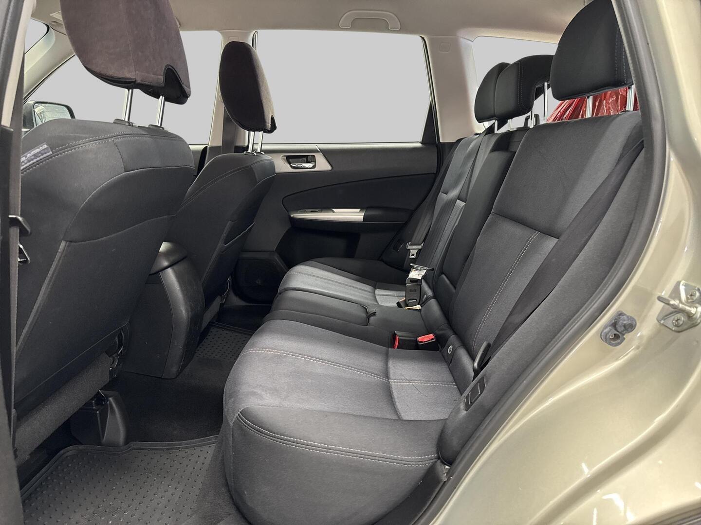 SUBARU Forester 2011