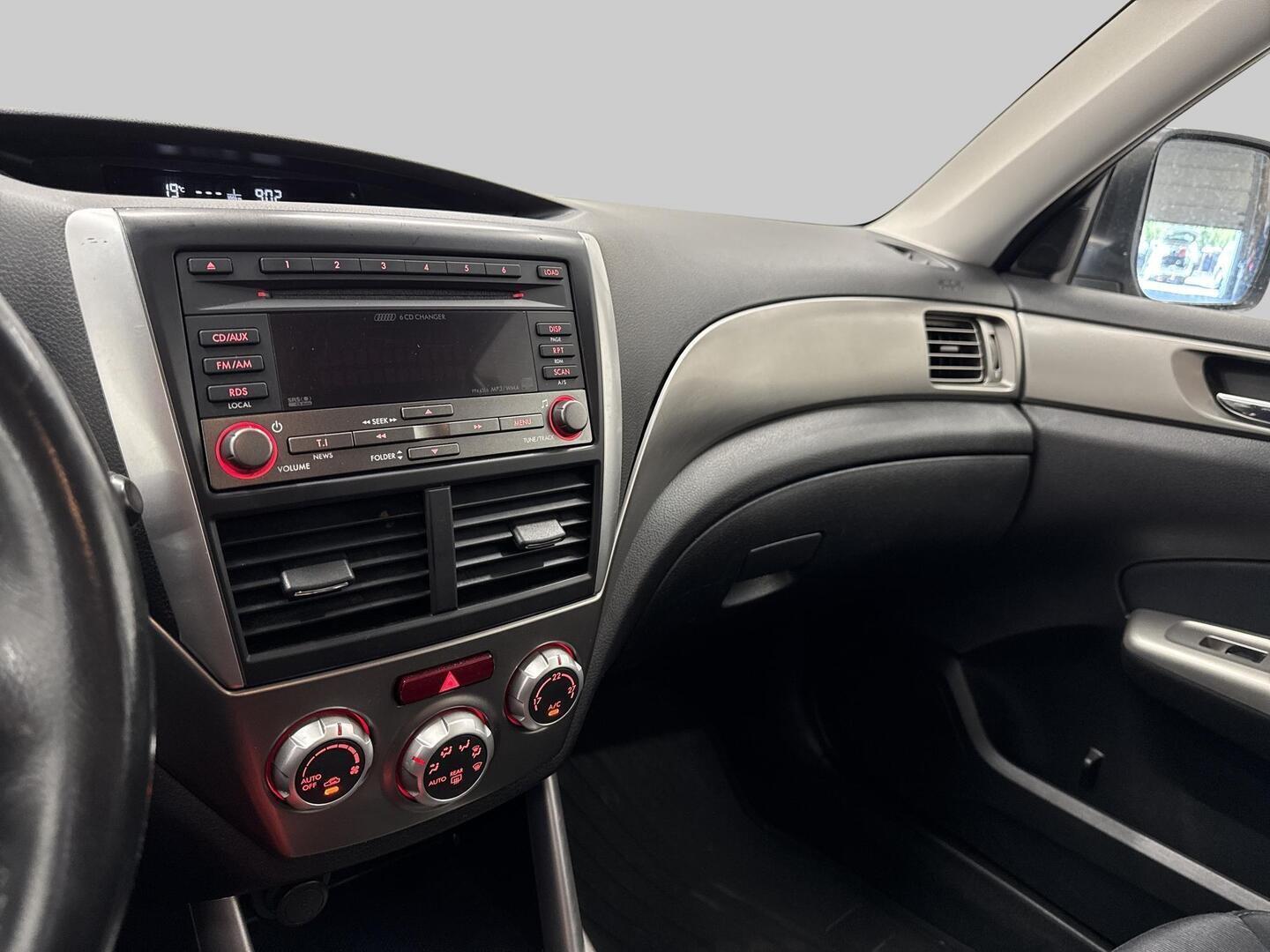 SUBARU Forester 2011