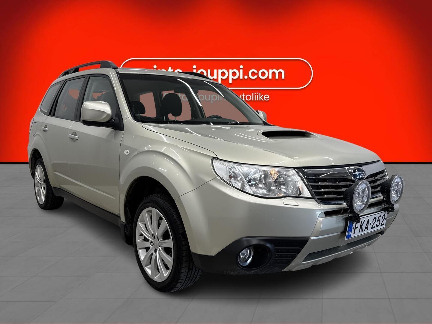 SUBARU Forester 2011