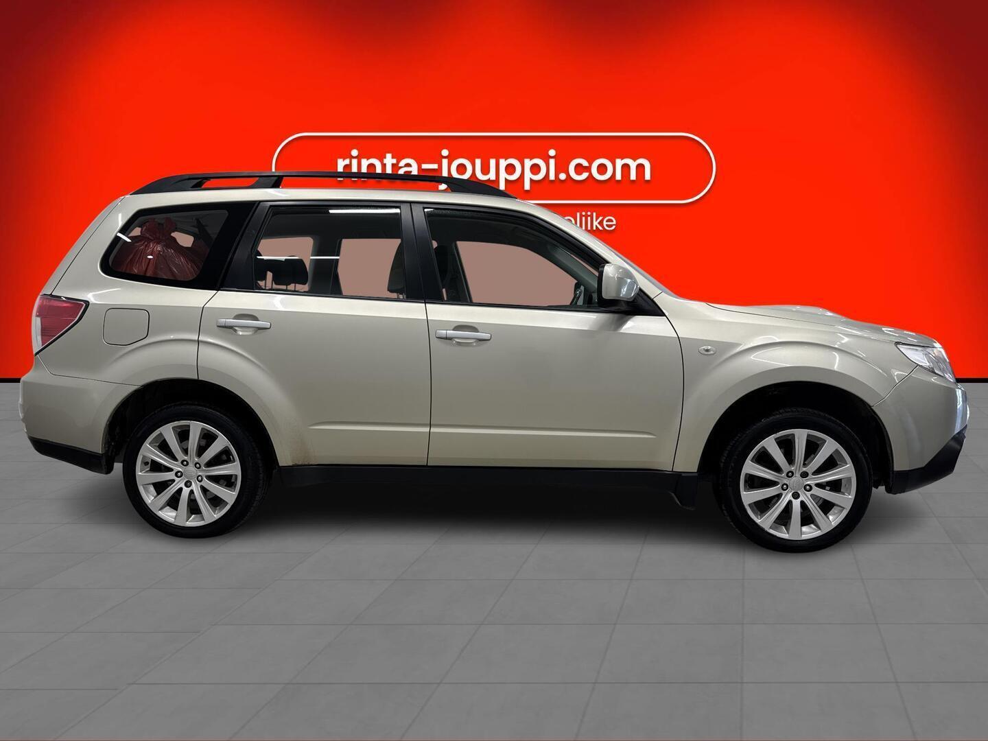 SUBARU Forester 2011