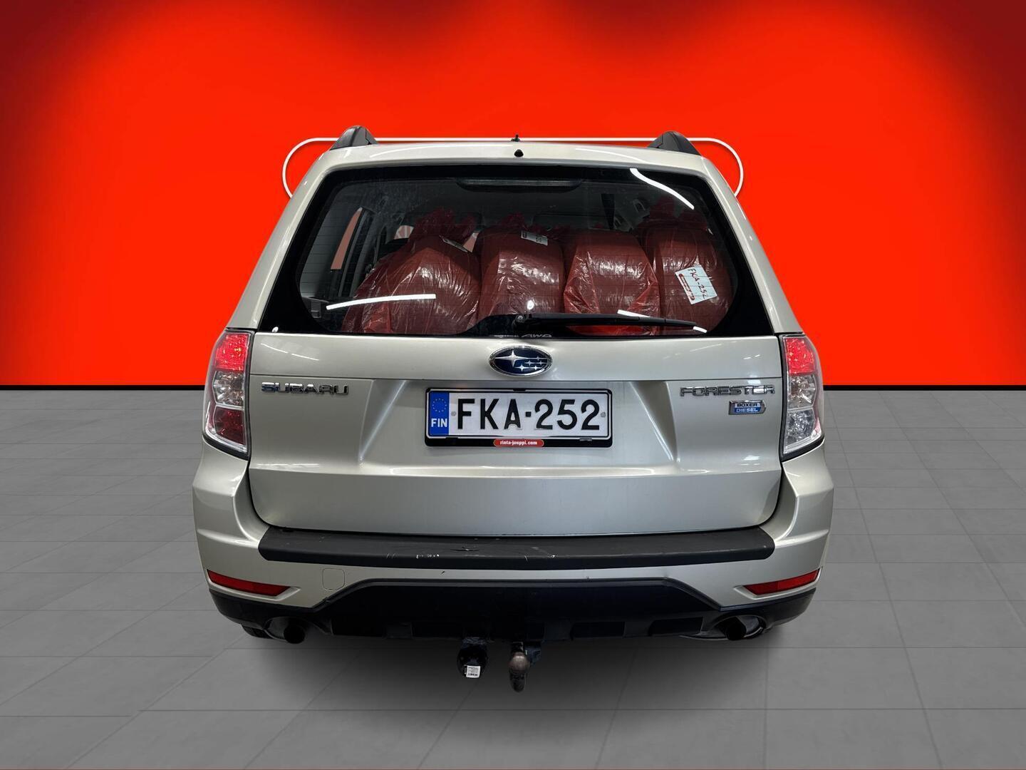 SUBARU Forester 2011