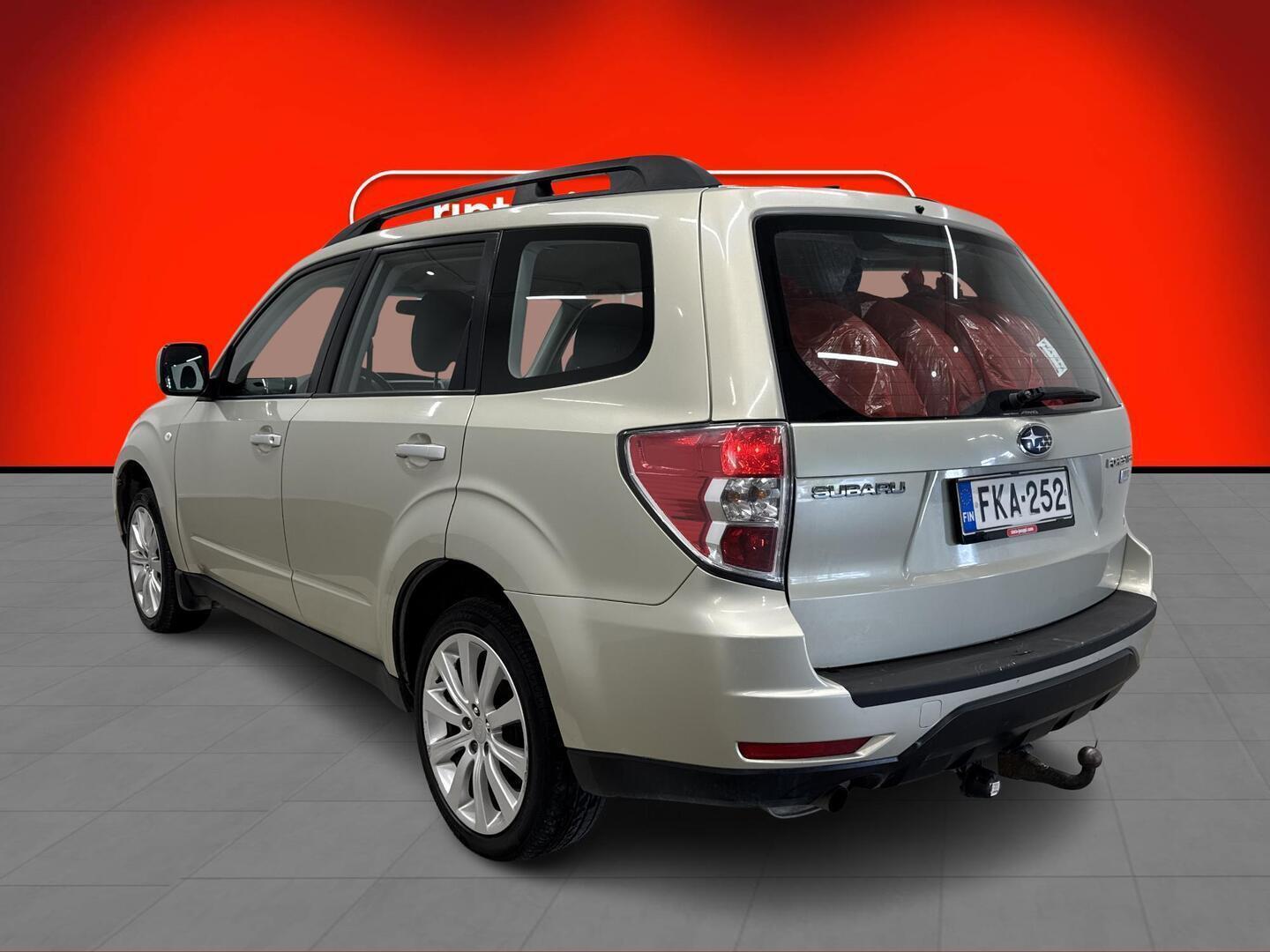 SUBARU Forester 2011