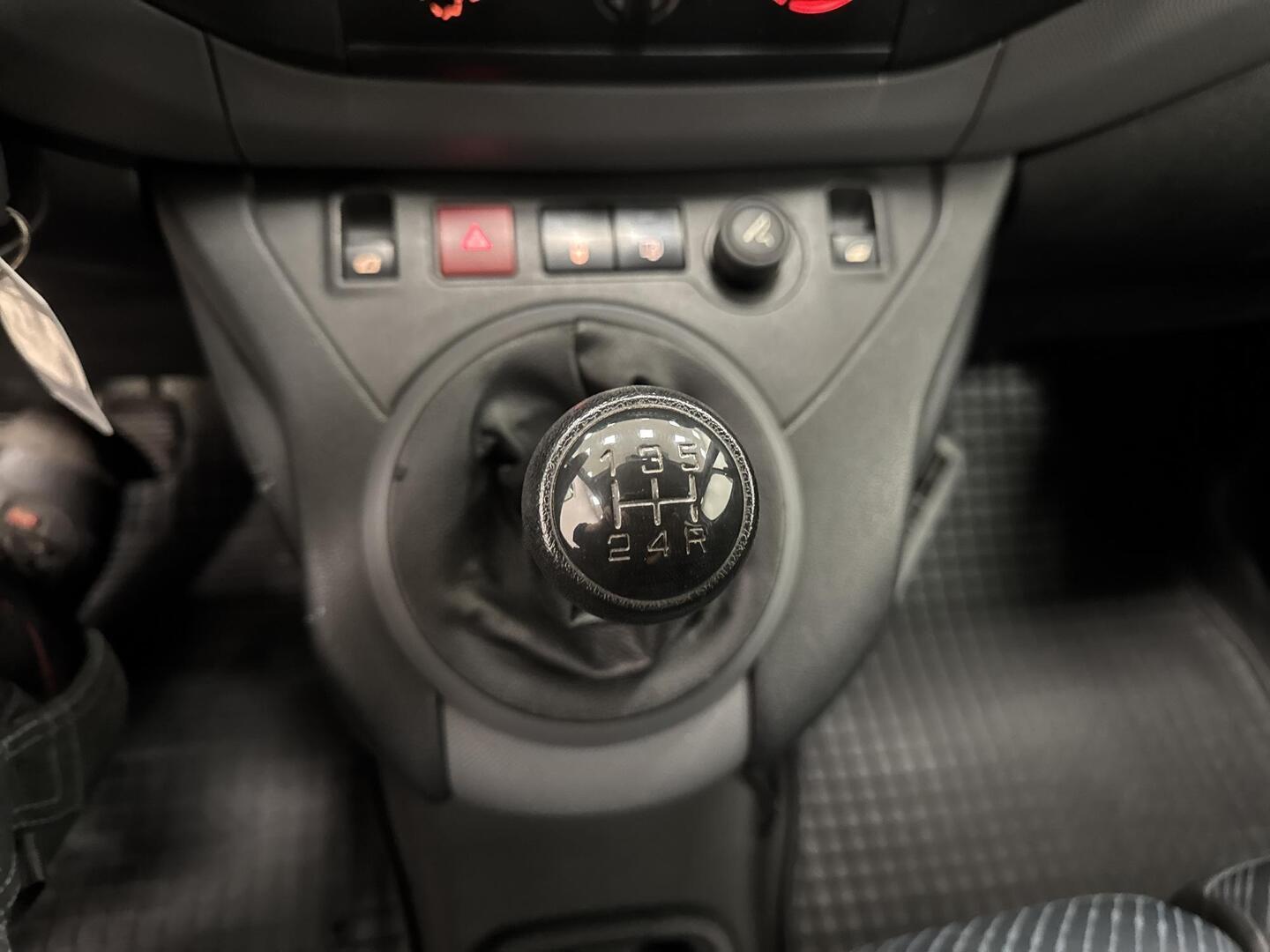 PEUGEOT Partner 2012