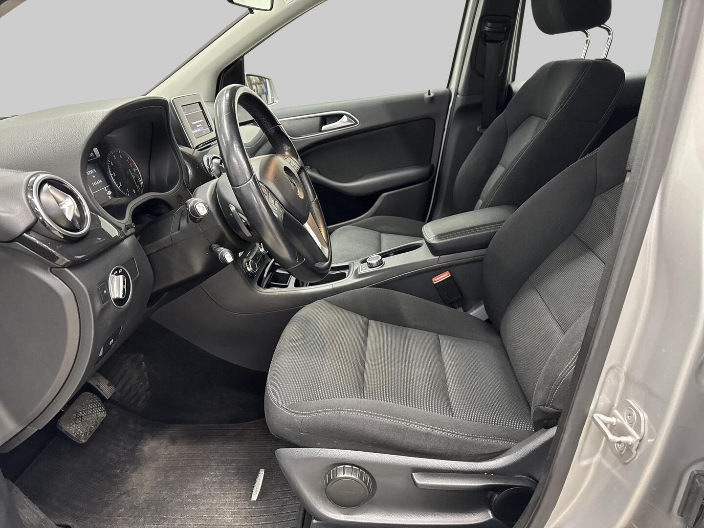 MERCEDES-BENZ B 2012