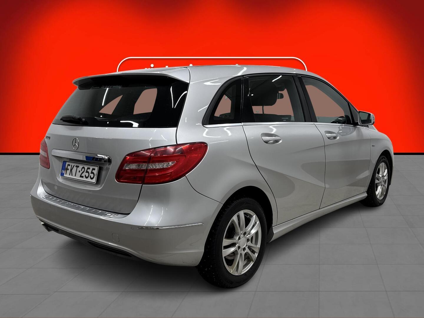 MERCEDES-BENZ B 2012