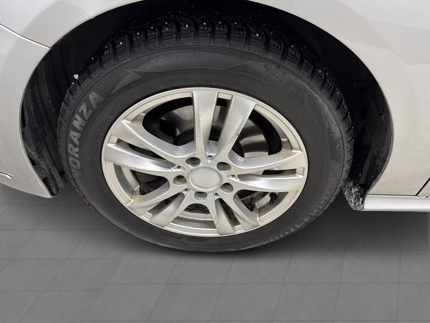 MERCEDES-BENZ B 2012