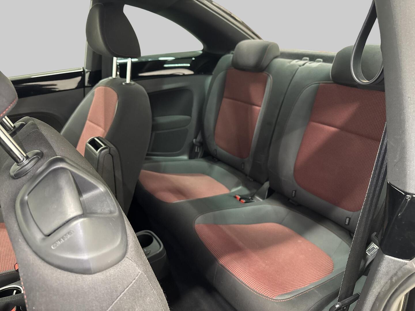 VOLKSWAGEN BEETLE 2012