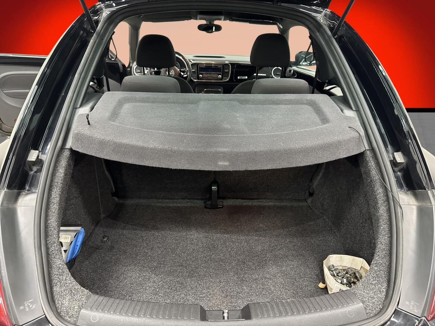 VOLKSWAGEN BEETLE 2012