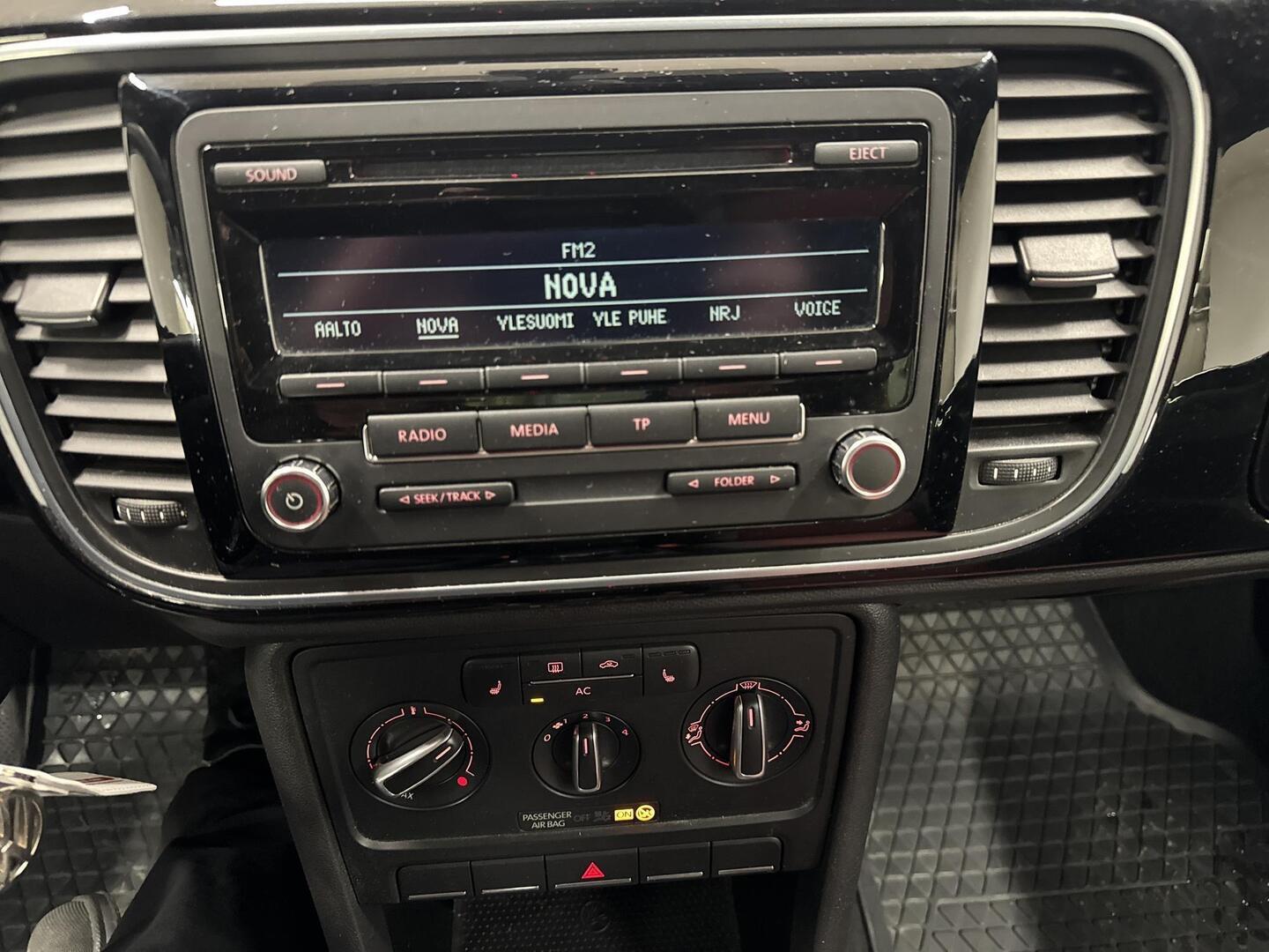 VOLKSWAGEN BEETLE 2012