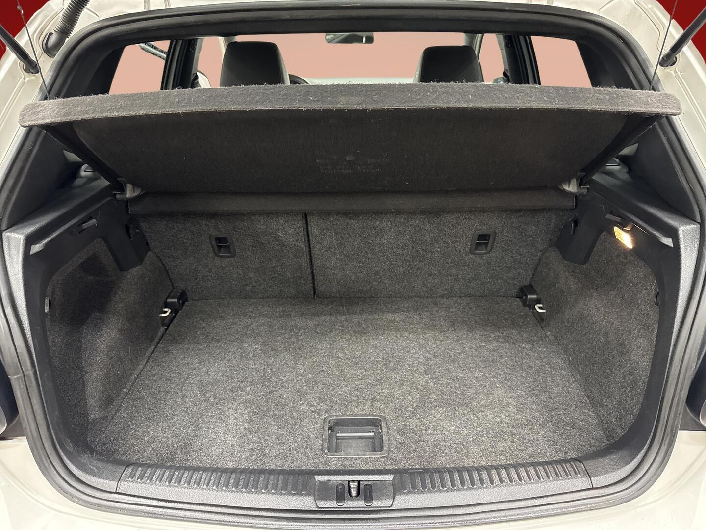 VOLKSWAGEN Polo 2013