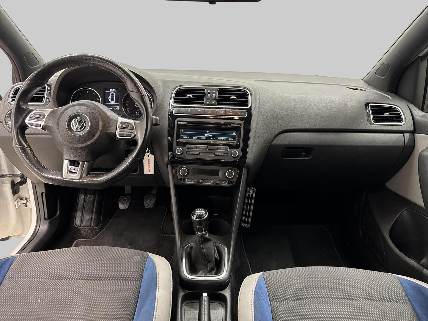 VOLKSWAGEN Polo 2013