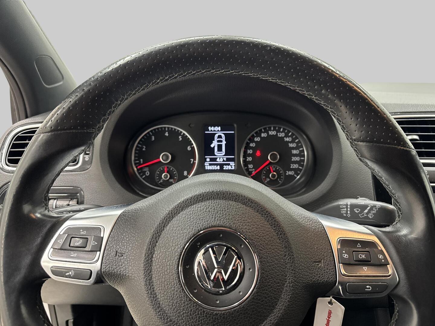 VOLKSWAGEN Polo 2013