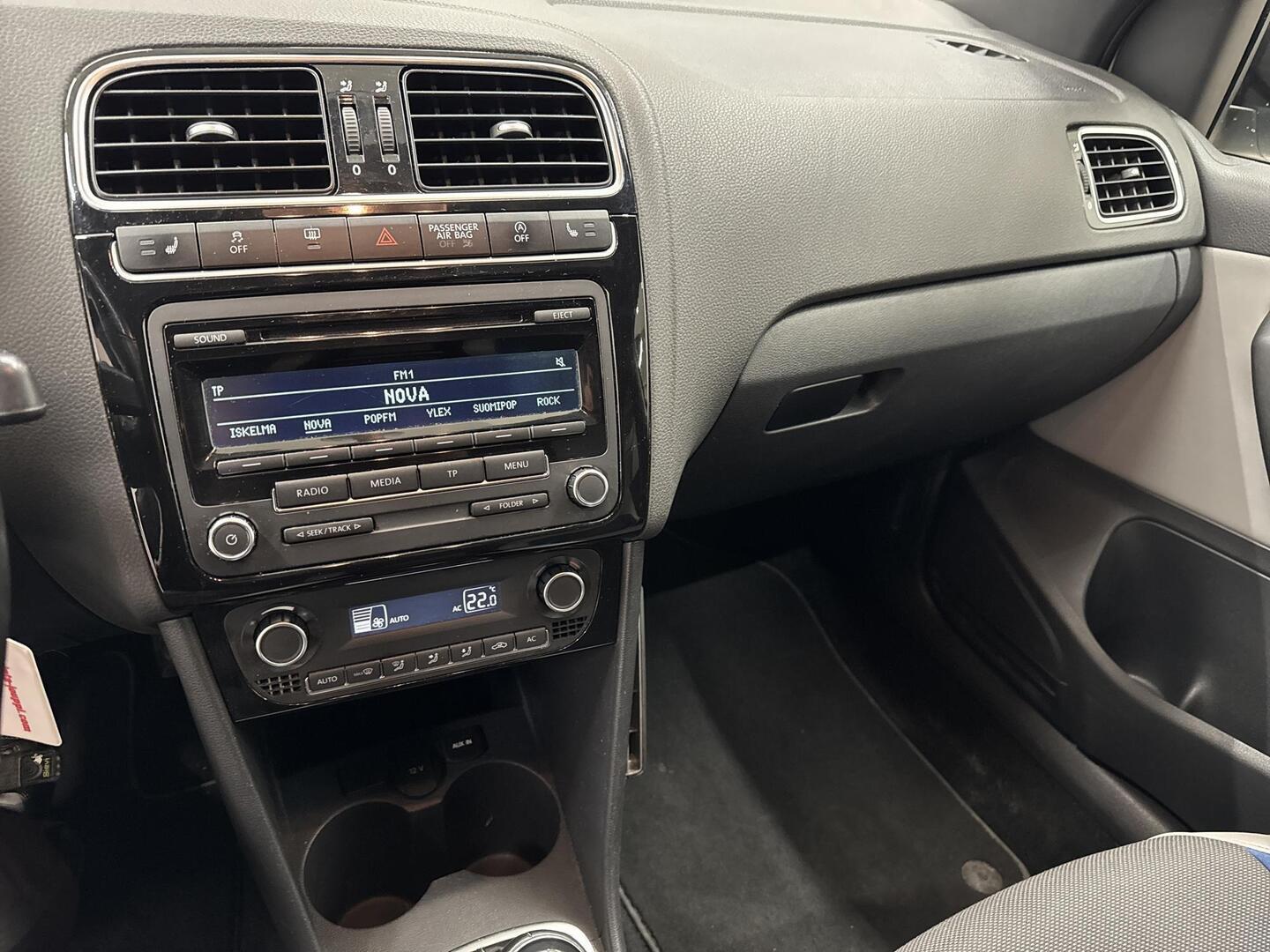 VOLKSWAGEN Polo 2013