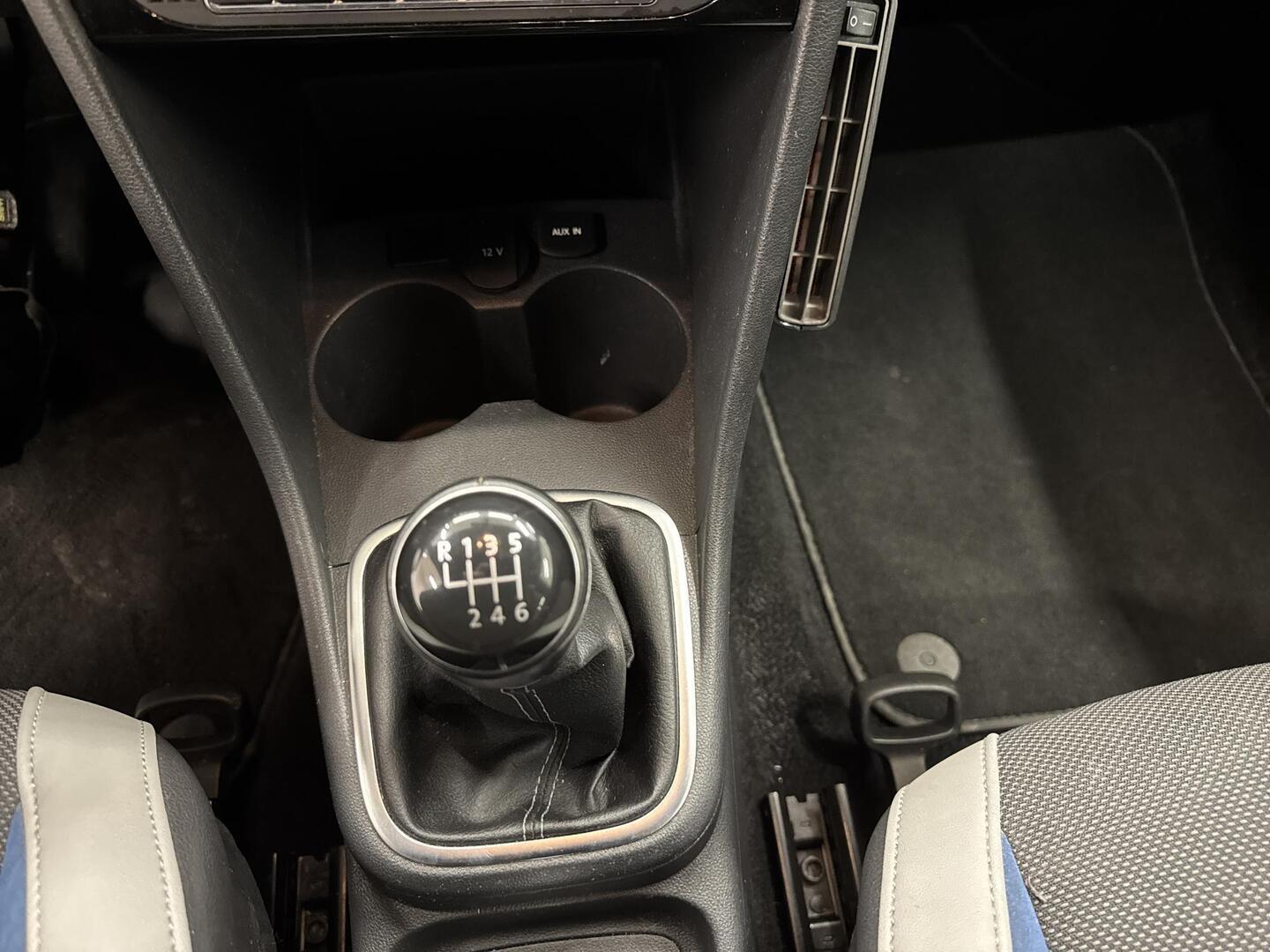 VOLKSWAGEN Polo 2013