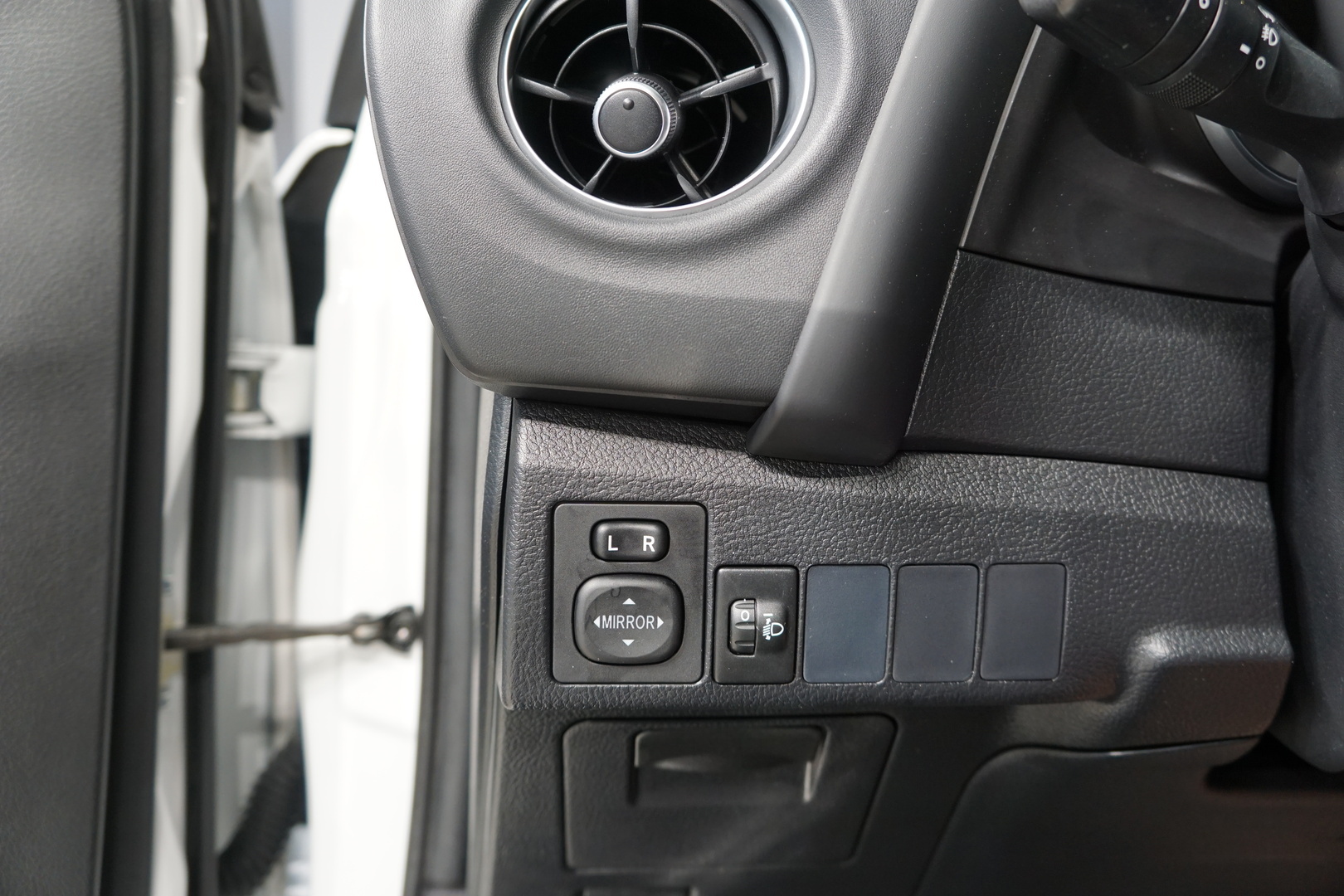 TOYOTA Auris 2016