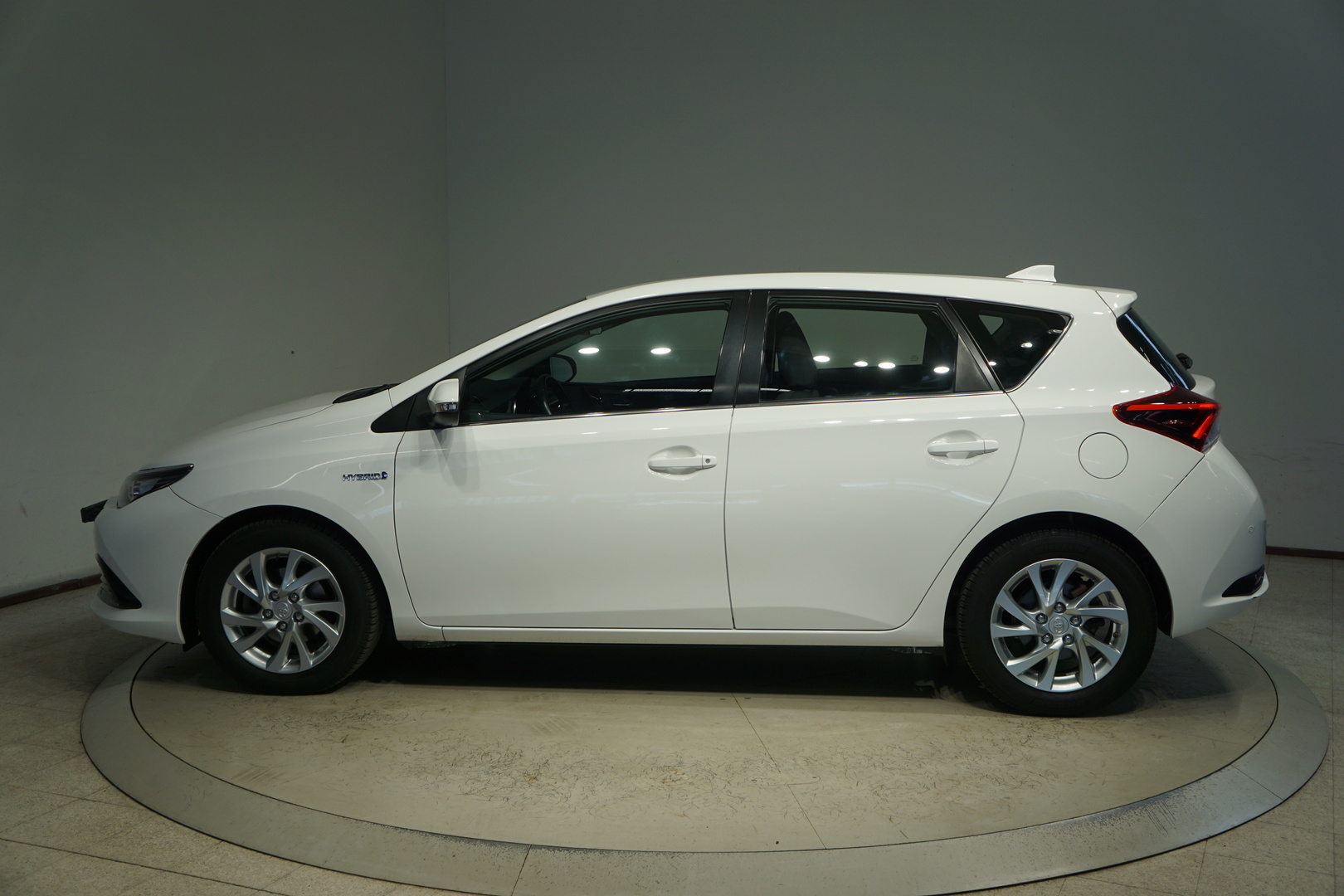 TOYOTA Auris 2016
