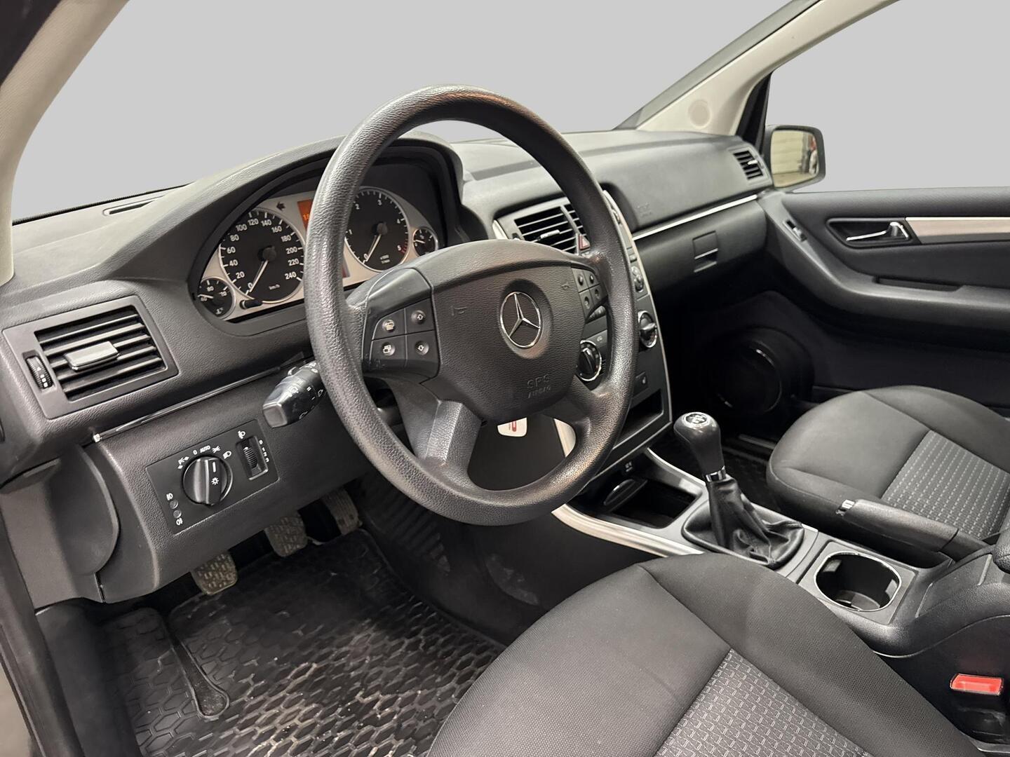 MERCEDES-BENZ B 2011