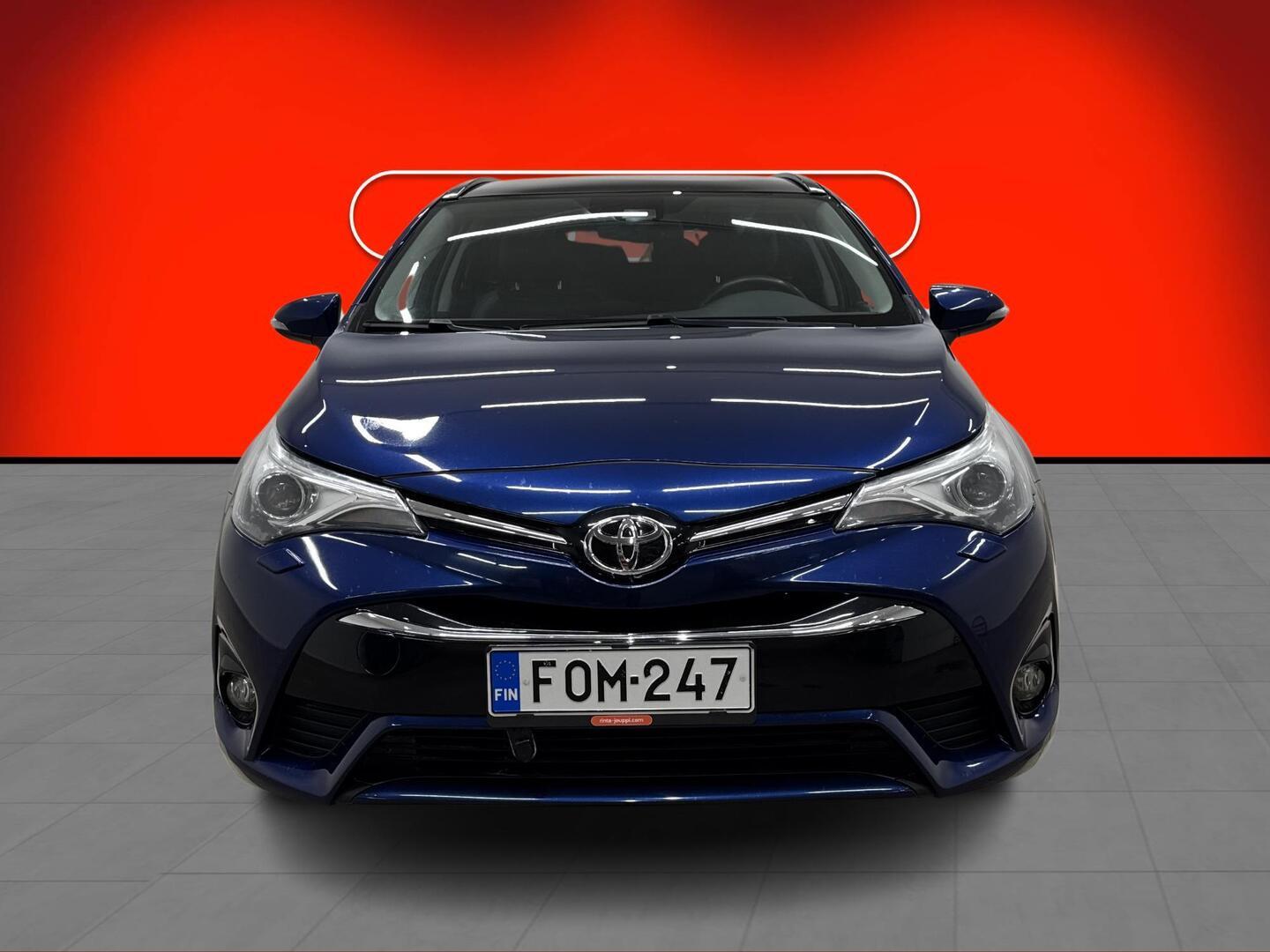 TOYOTA Avensis 2015