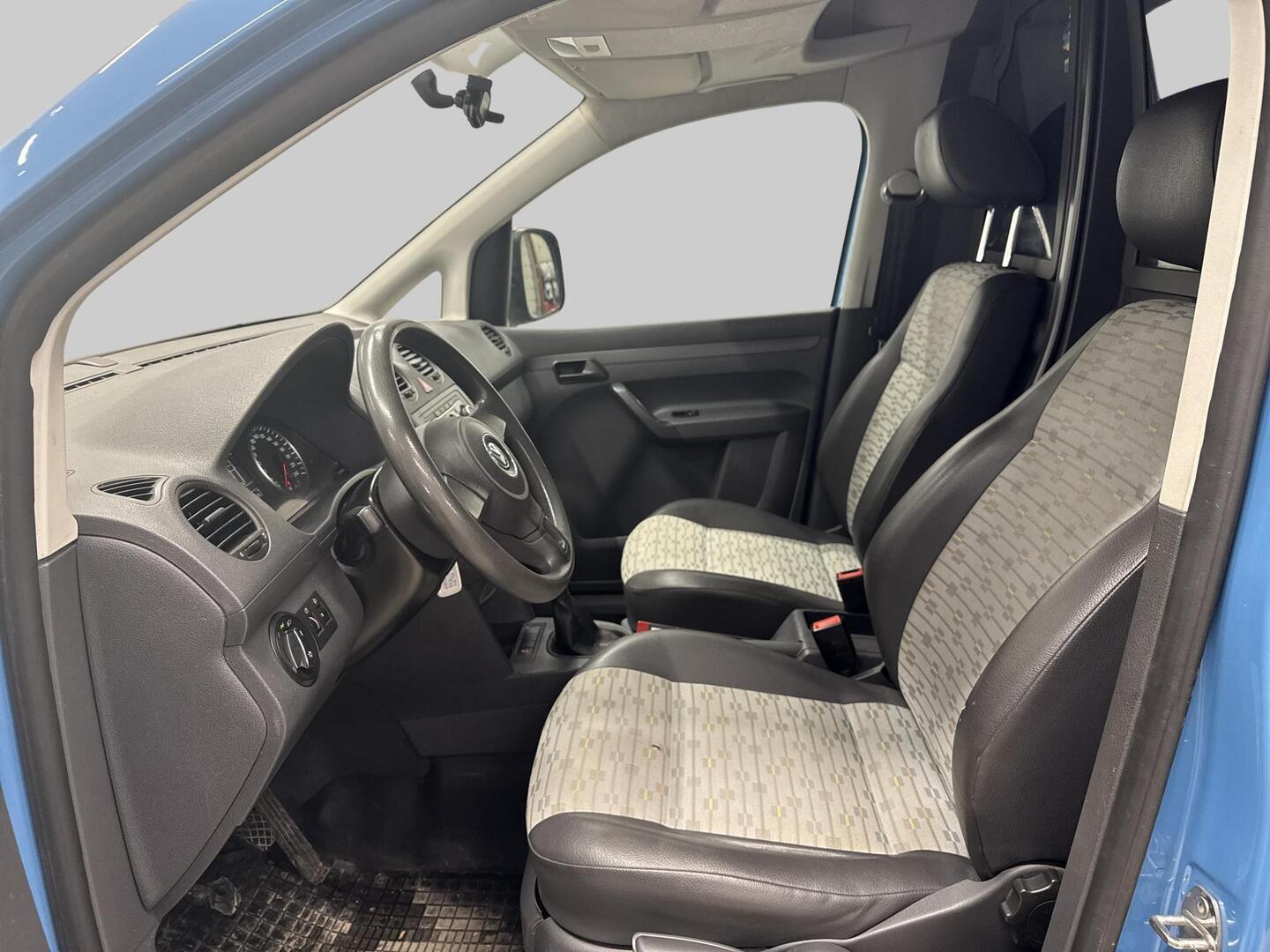 VOLKSWAGEN Caddy 2011