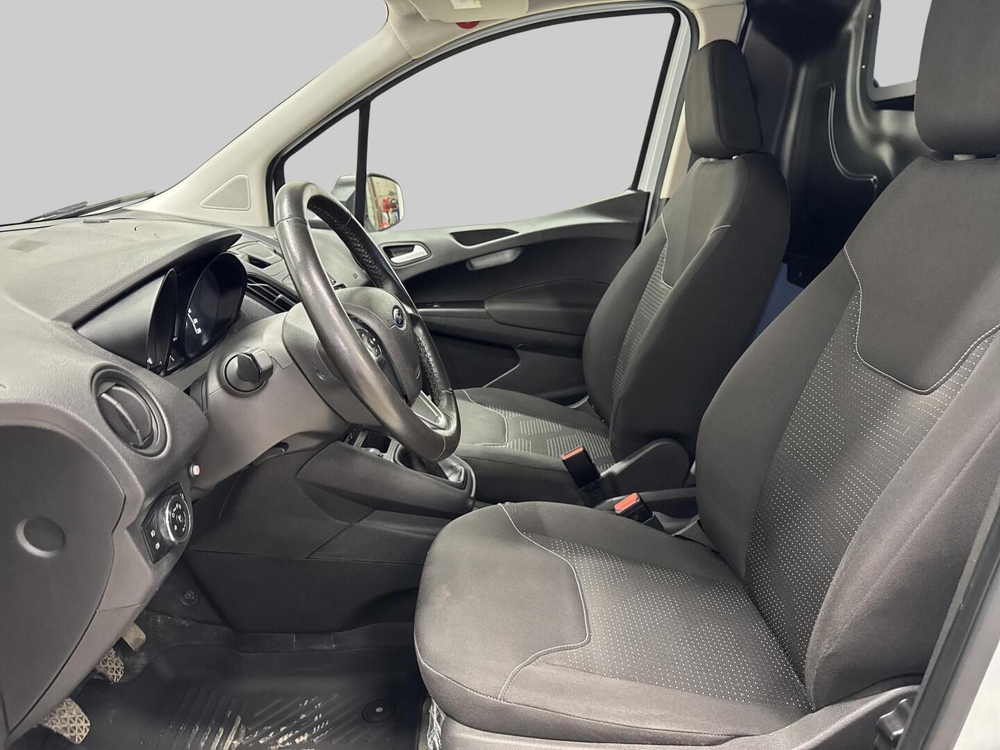 FORD TRANSIT COURIER 2023