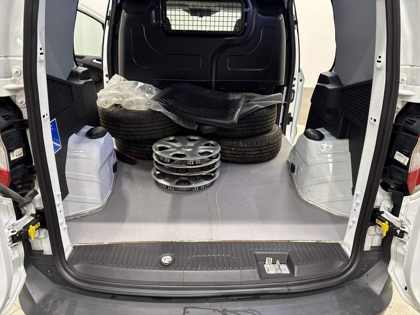 FORD TRANSIT COURIER 2023