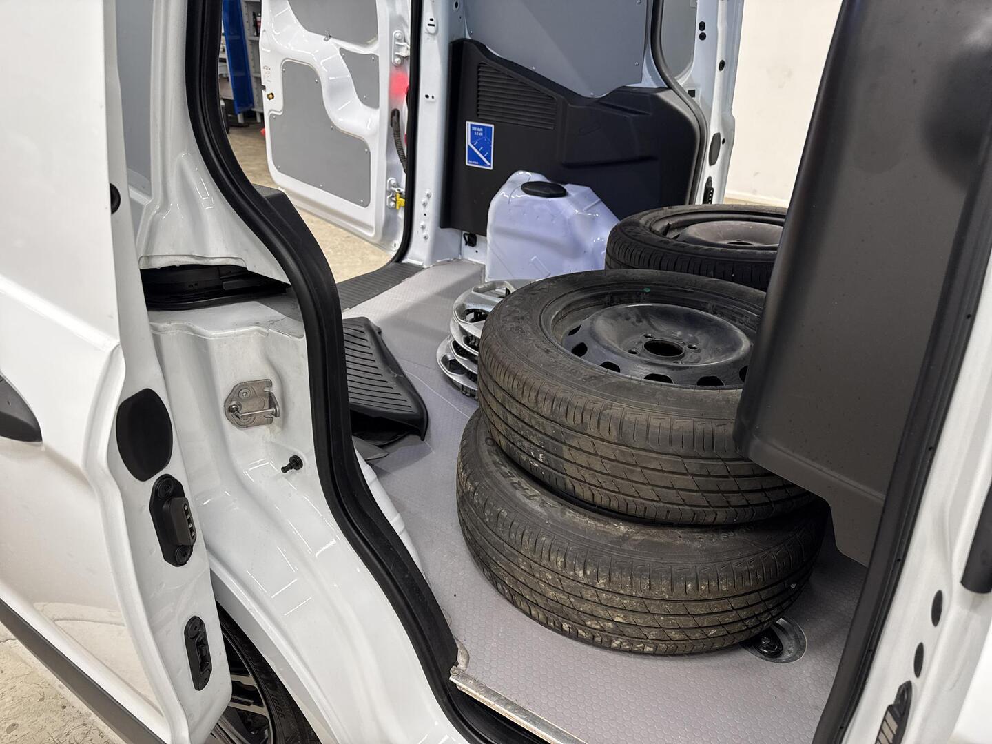 FORD TRANSIT COURIER 2023
