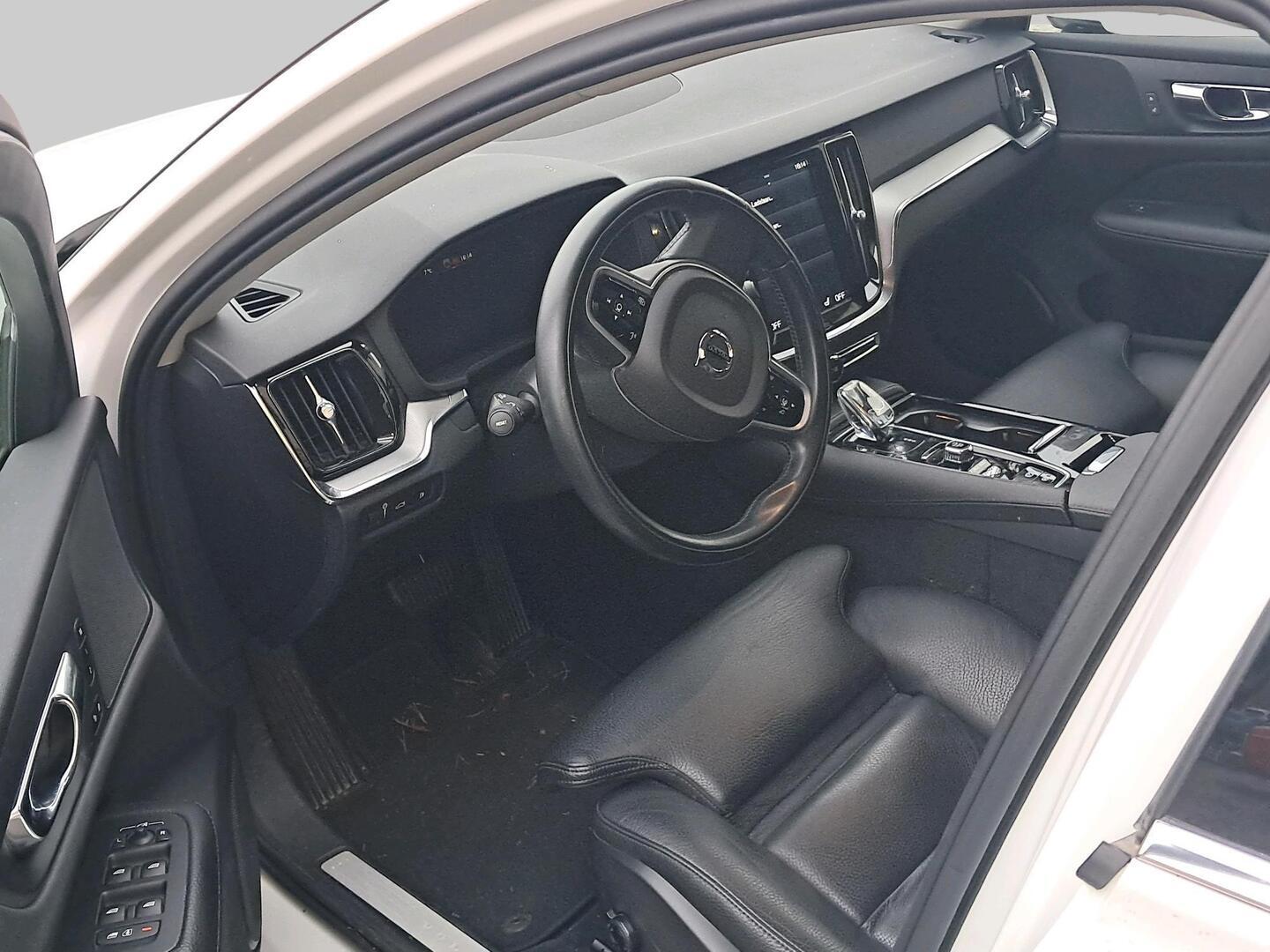 VOLVO V60 2020