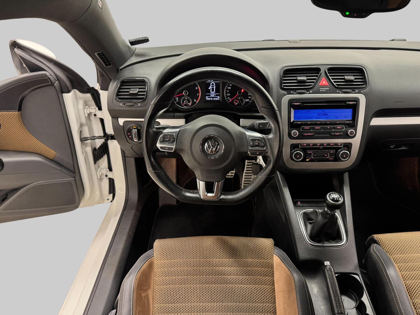 VOLKSWAGEN Scirocco 2010