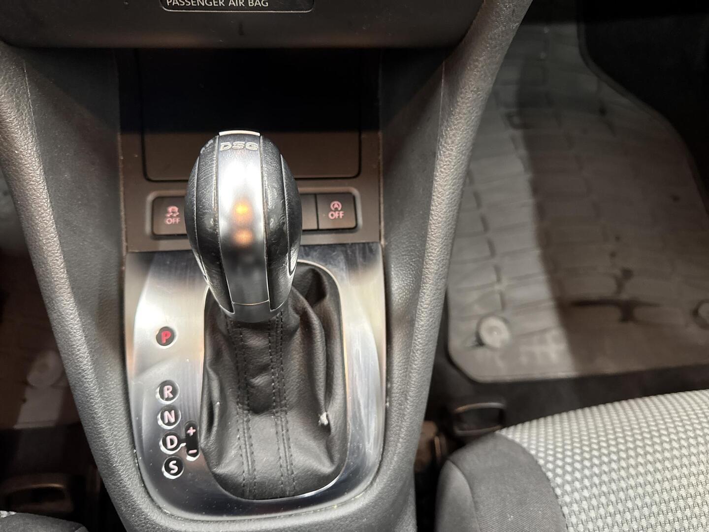 VOLKSWAGEN Golf 2011