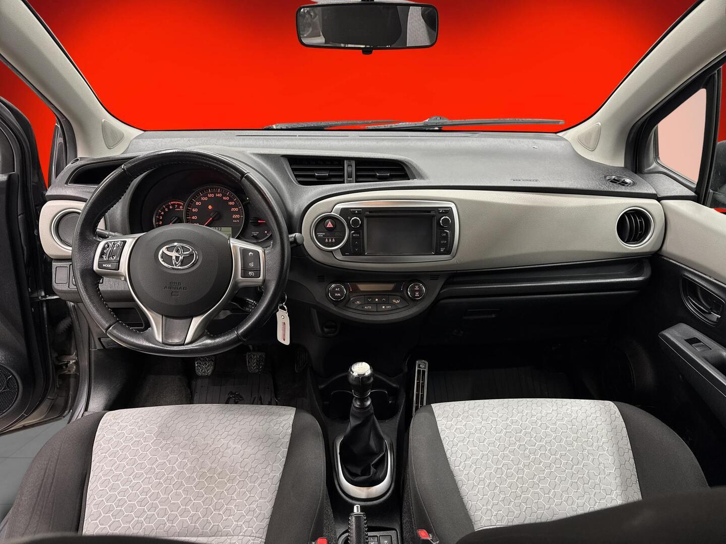 TOYOTA Yaris 2012