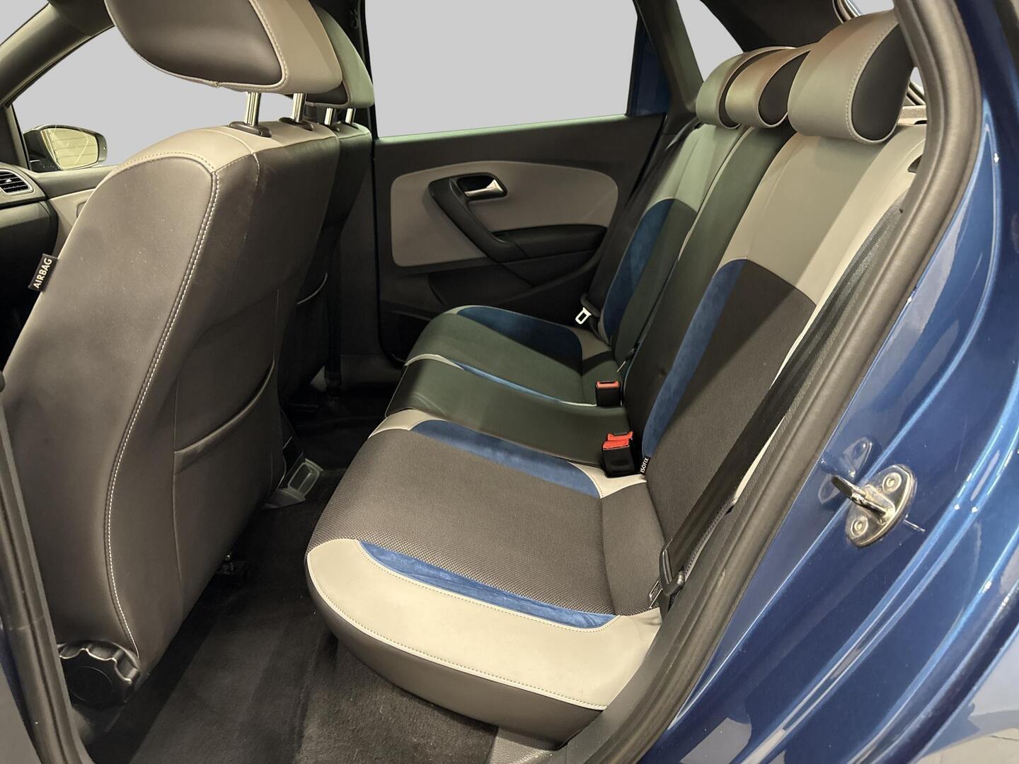 VOLKSWAGEN Polo 2014