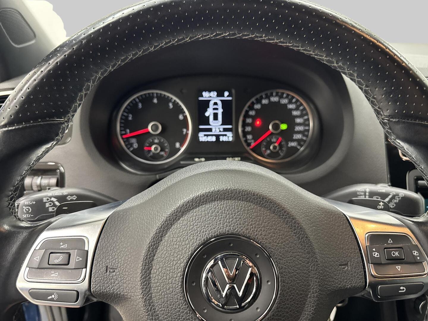 VOLKSWAGEN Polo 2014