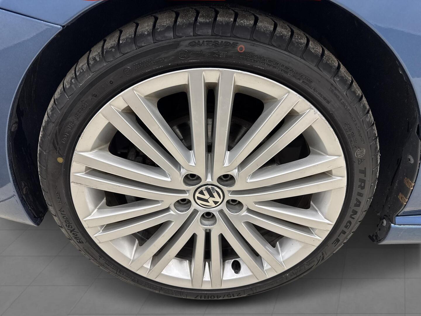 VOLKSWAGEN Polo 2014