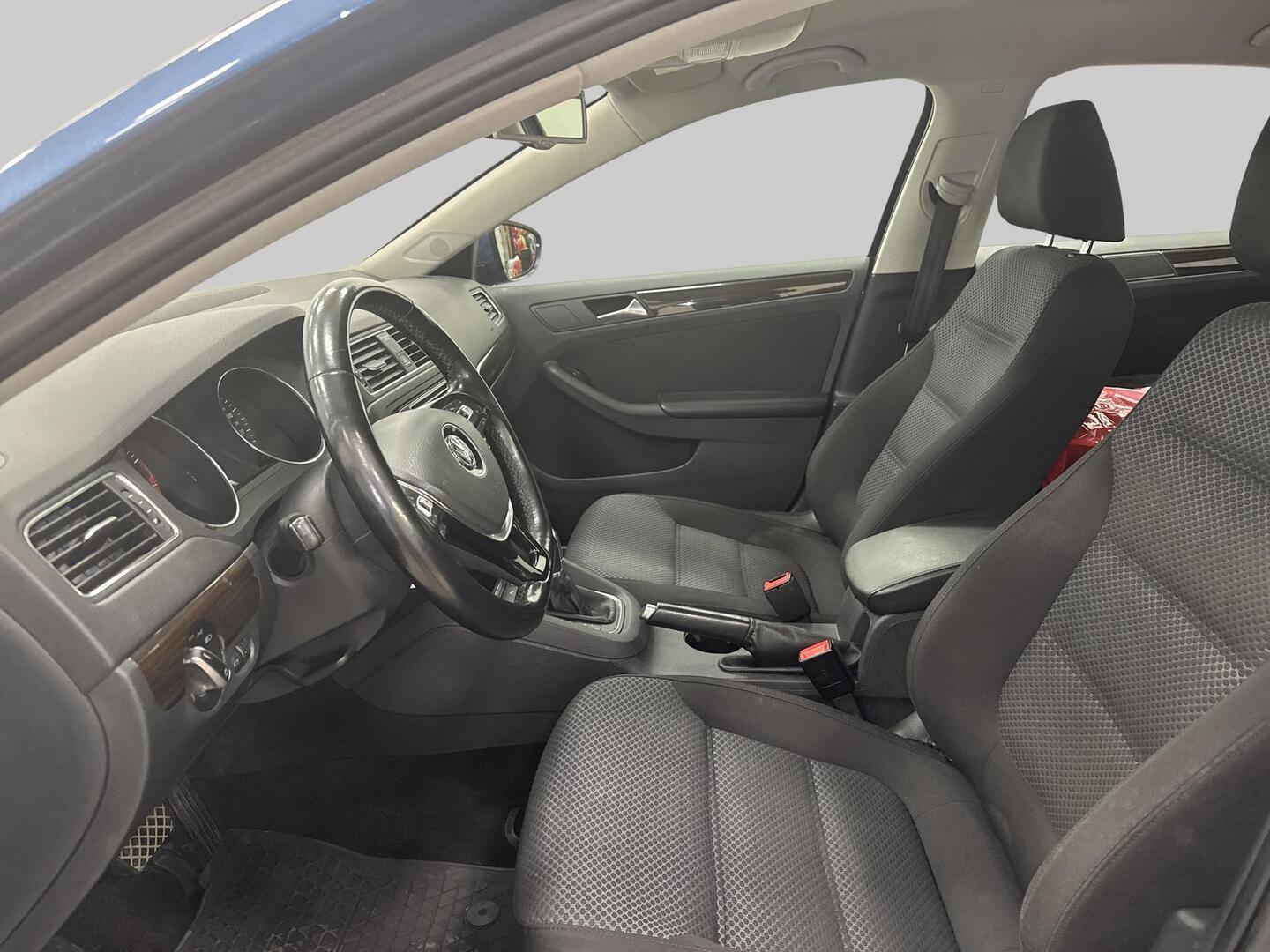 VOLKSWAGEN Jetta 2016