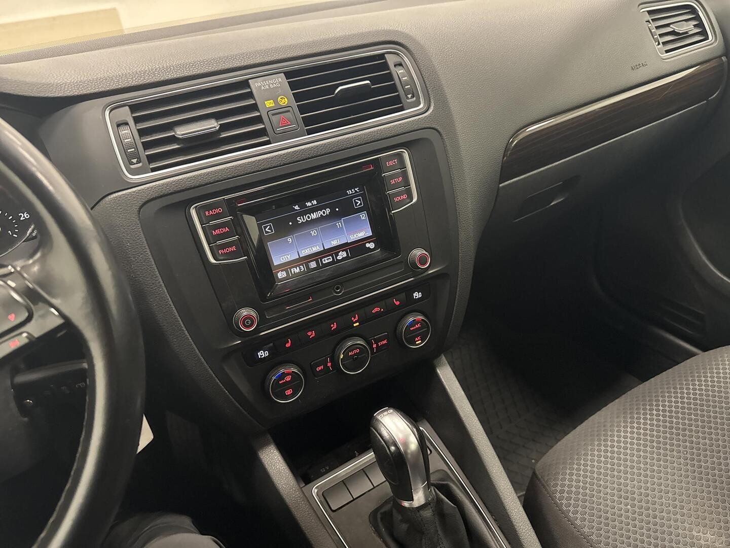 VOLKSWAGEN Jetta 2016