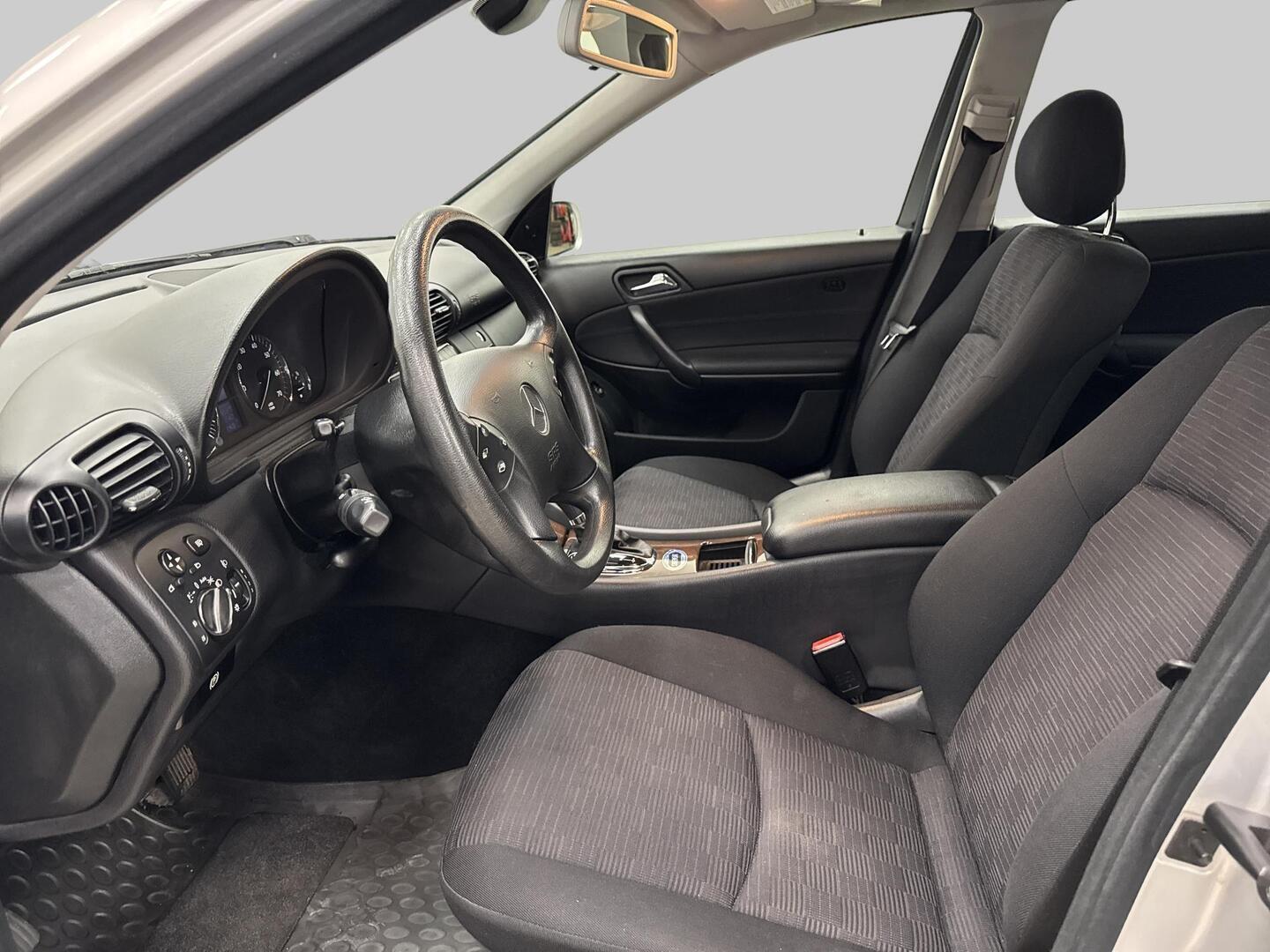 MERCEDES-BENZ C 2005