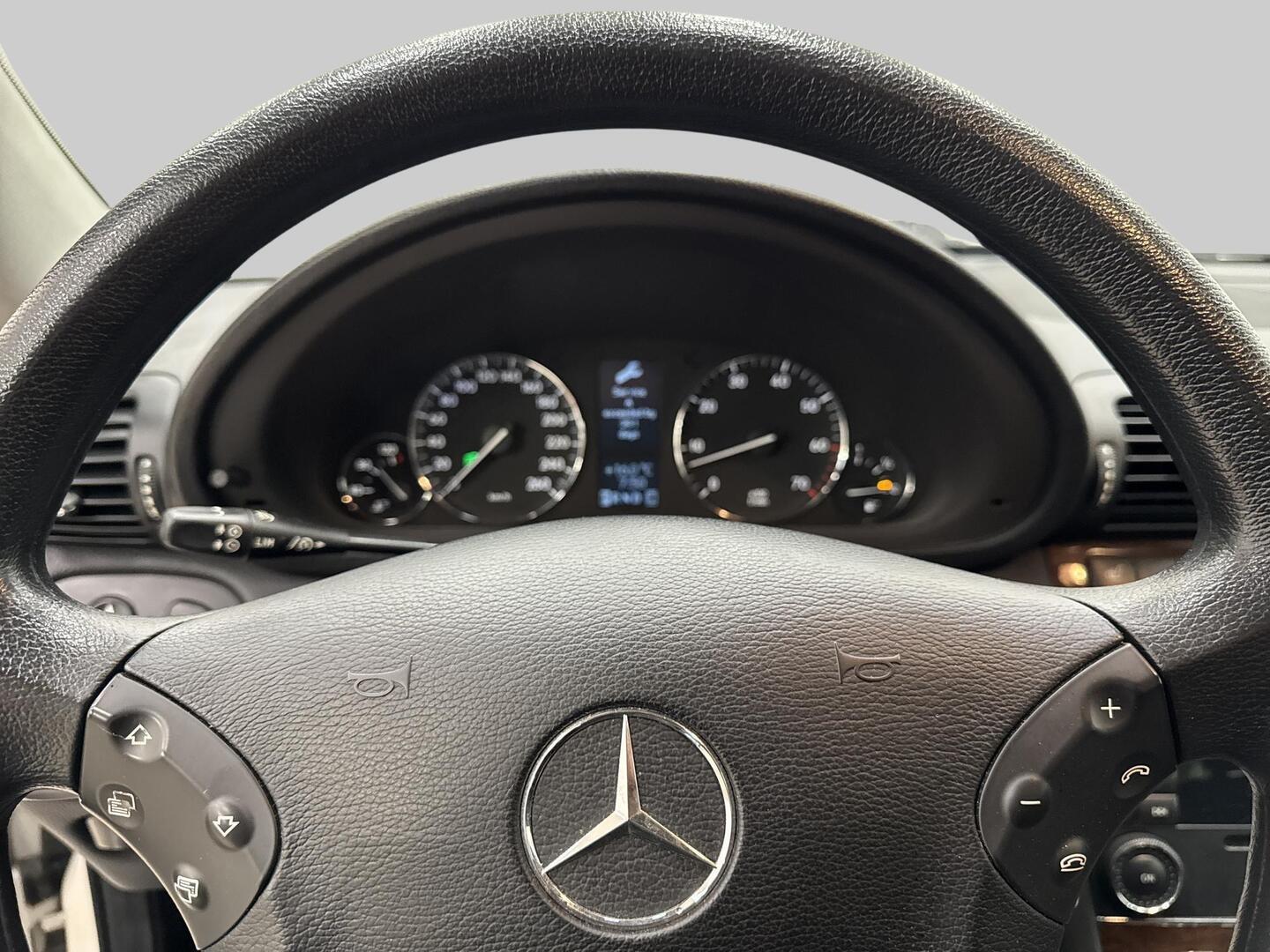 MERCEDES-BENZ C 2005