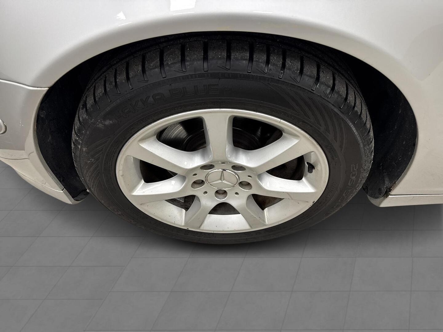 MERCEDES-BENZ C 2005