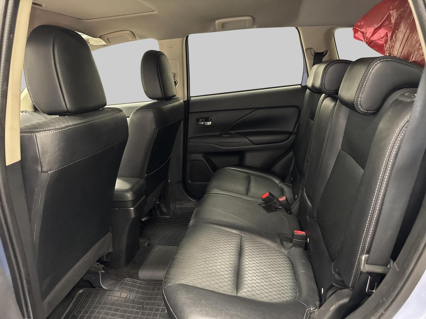 MITSUBISHI Outlander PHEV 2015