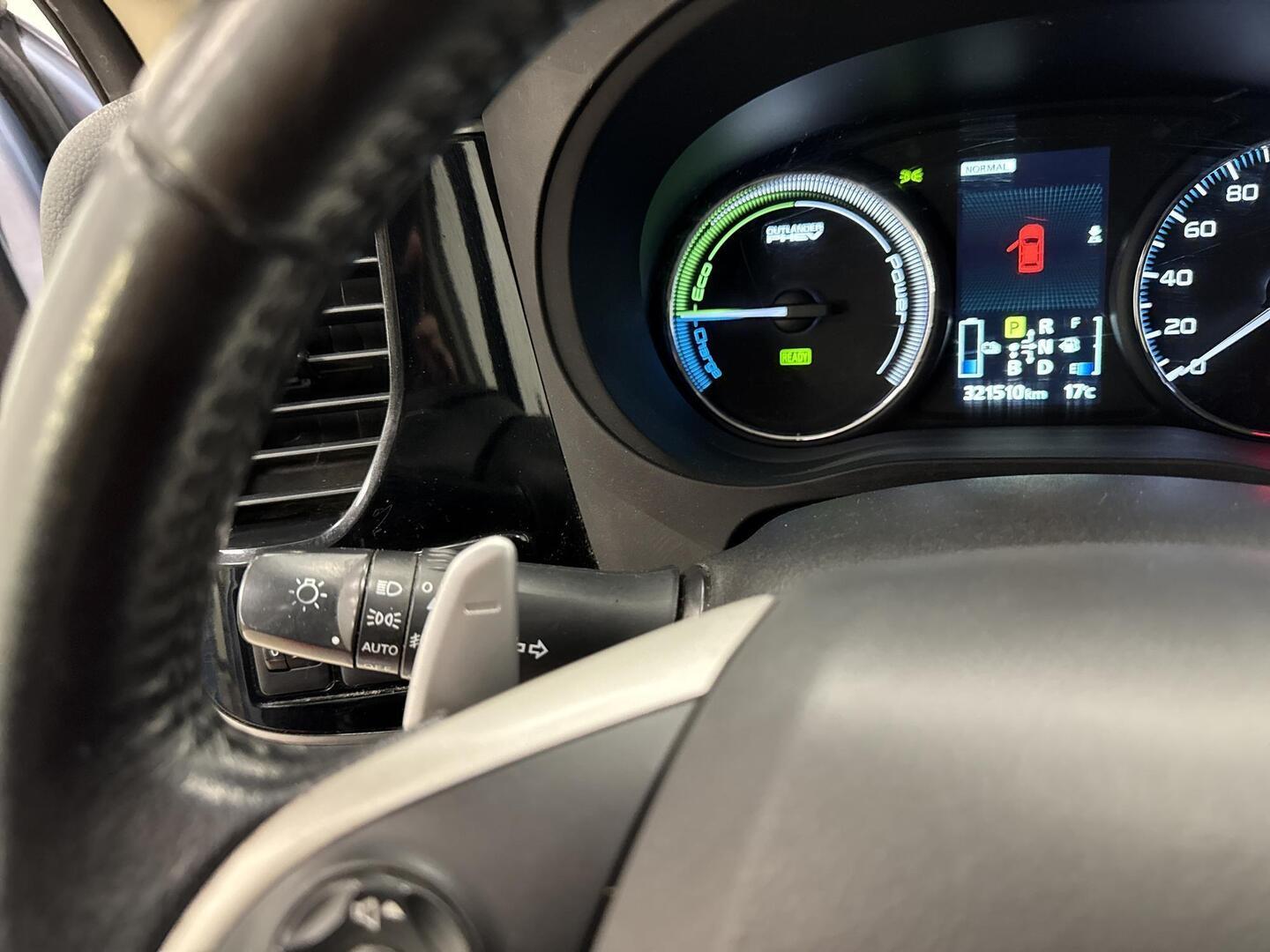 MITSUBISHI Outlander PHEV 2015