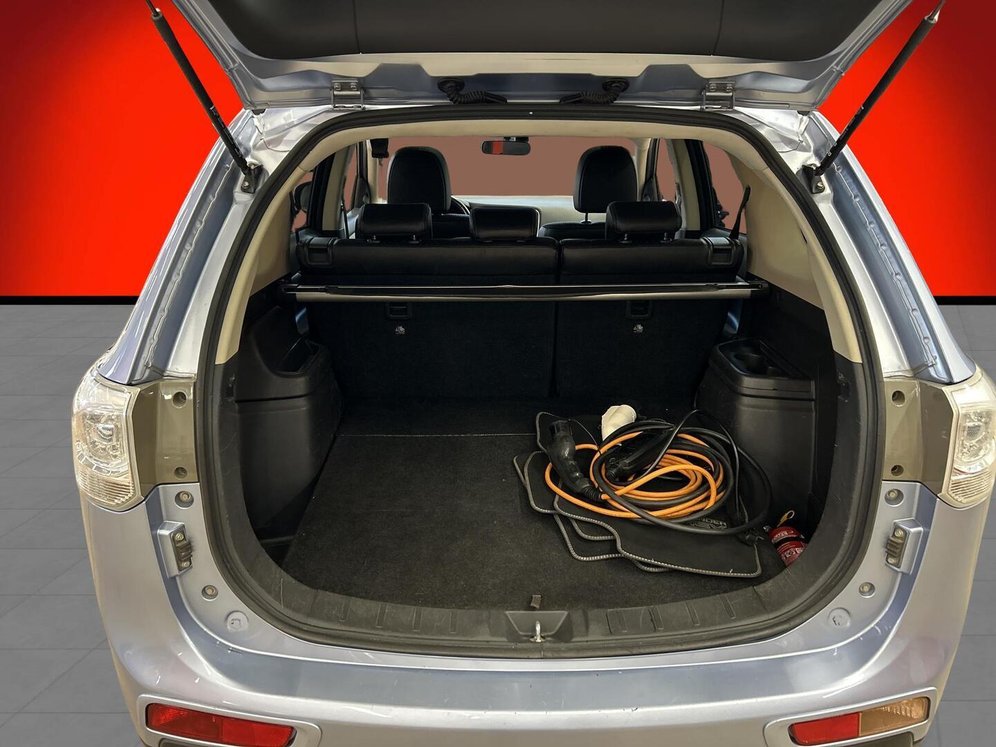 MITSUBISHI Outlander PHEV 2015