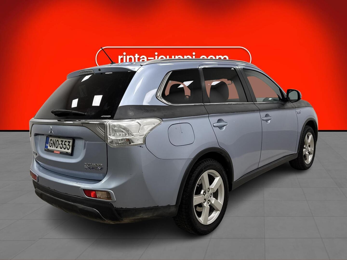 MITSUBISHI Outlander PHEV 2015