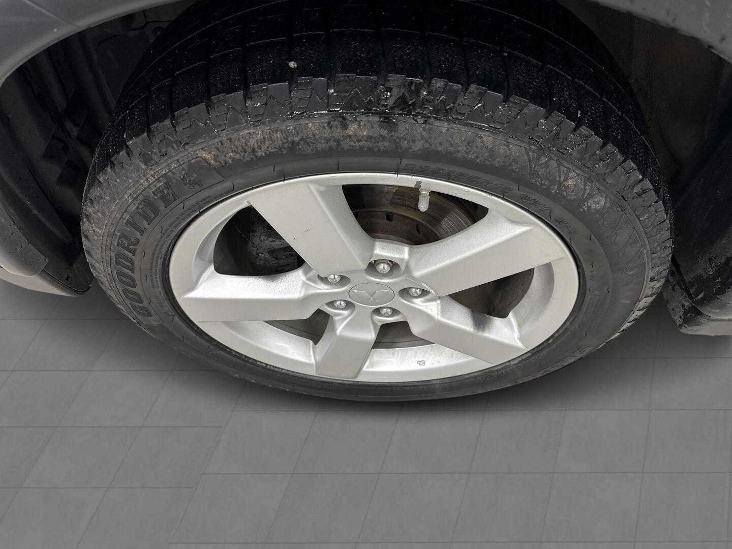 MITSUBISHI Outlander PHEV 2015