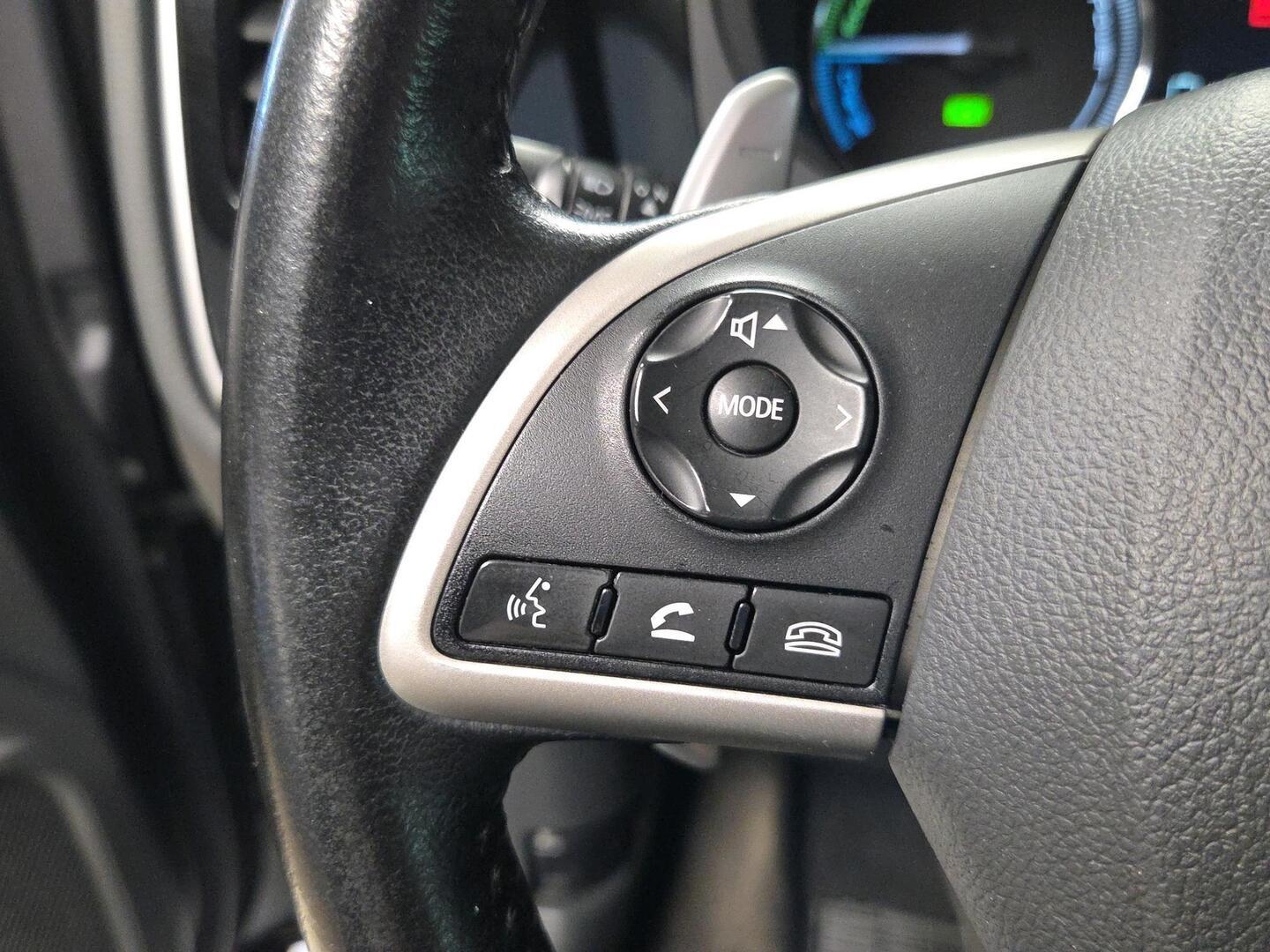 MITSUBISHI Outlander PHEV 2015