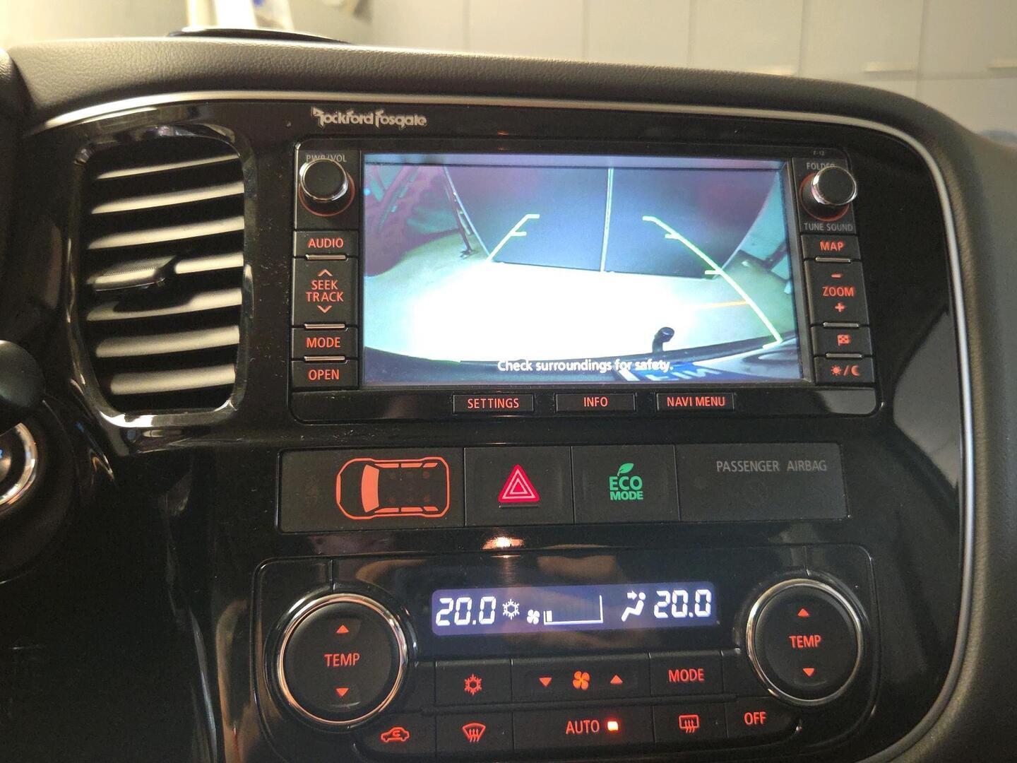 MITSUBISHI Outlander PHEV 2015