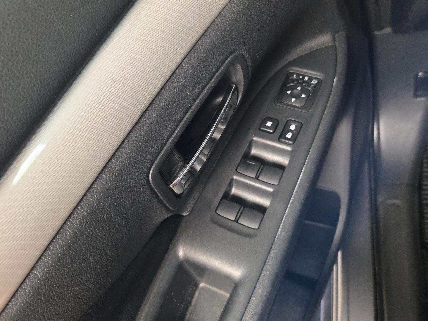 MITSUBISHI Outlander PHEV 2015