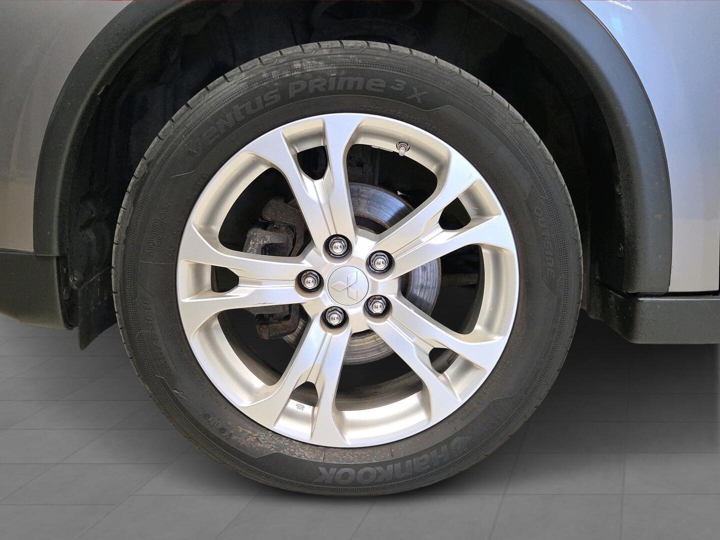 MITSUBISHI Outlander PHEV 2015