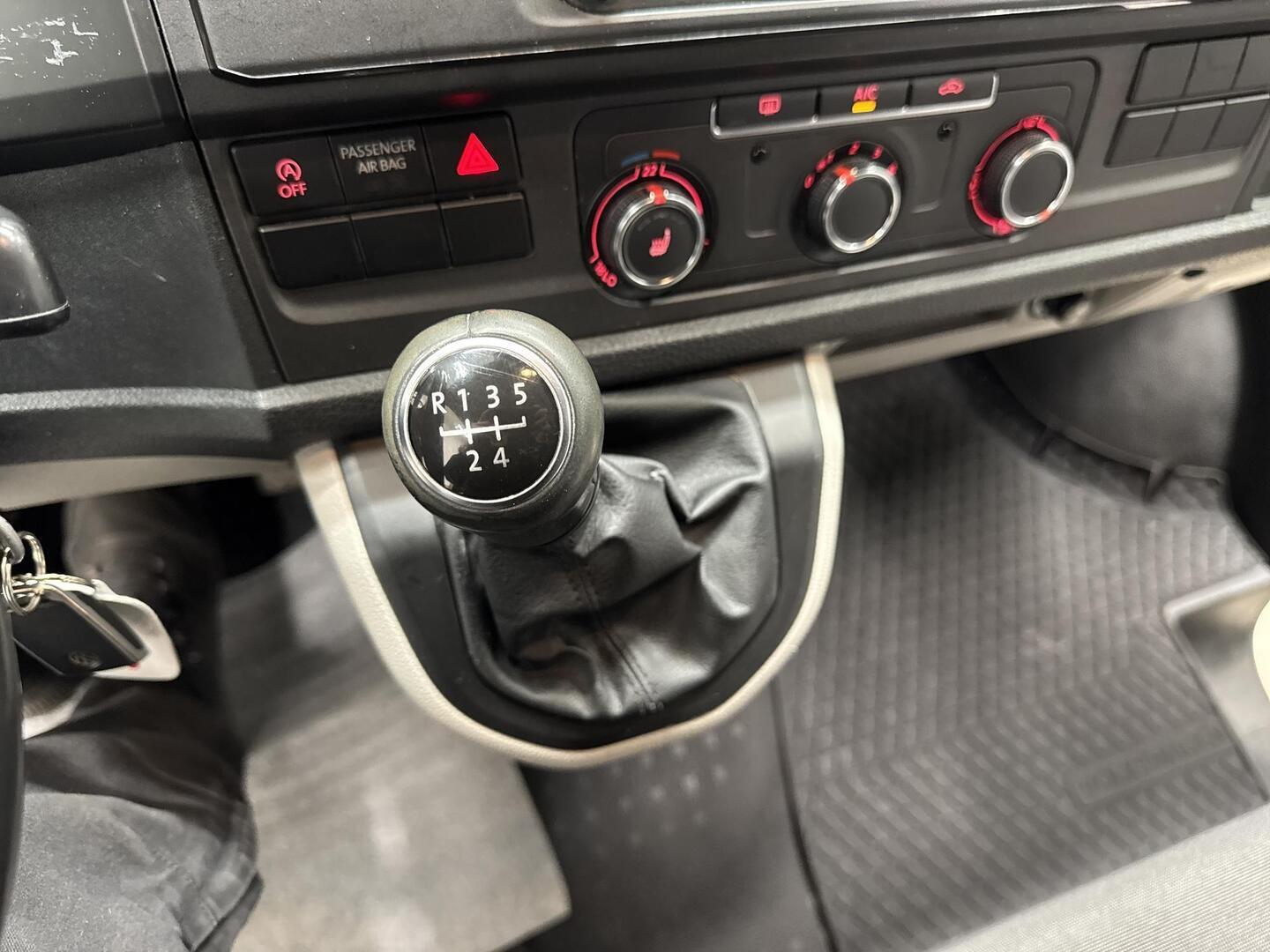VOLKSWAGEN Transporter 2018