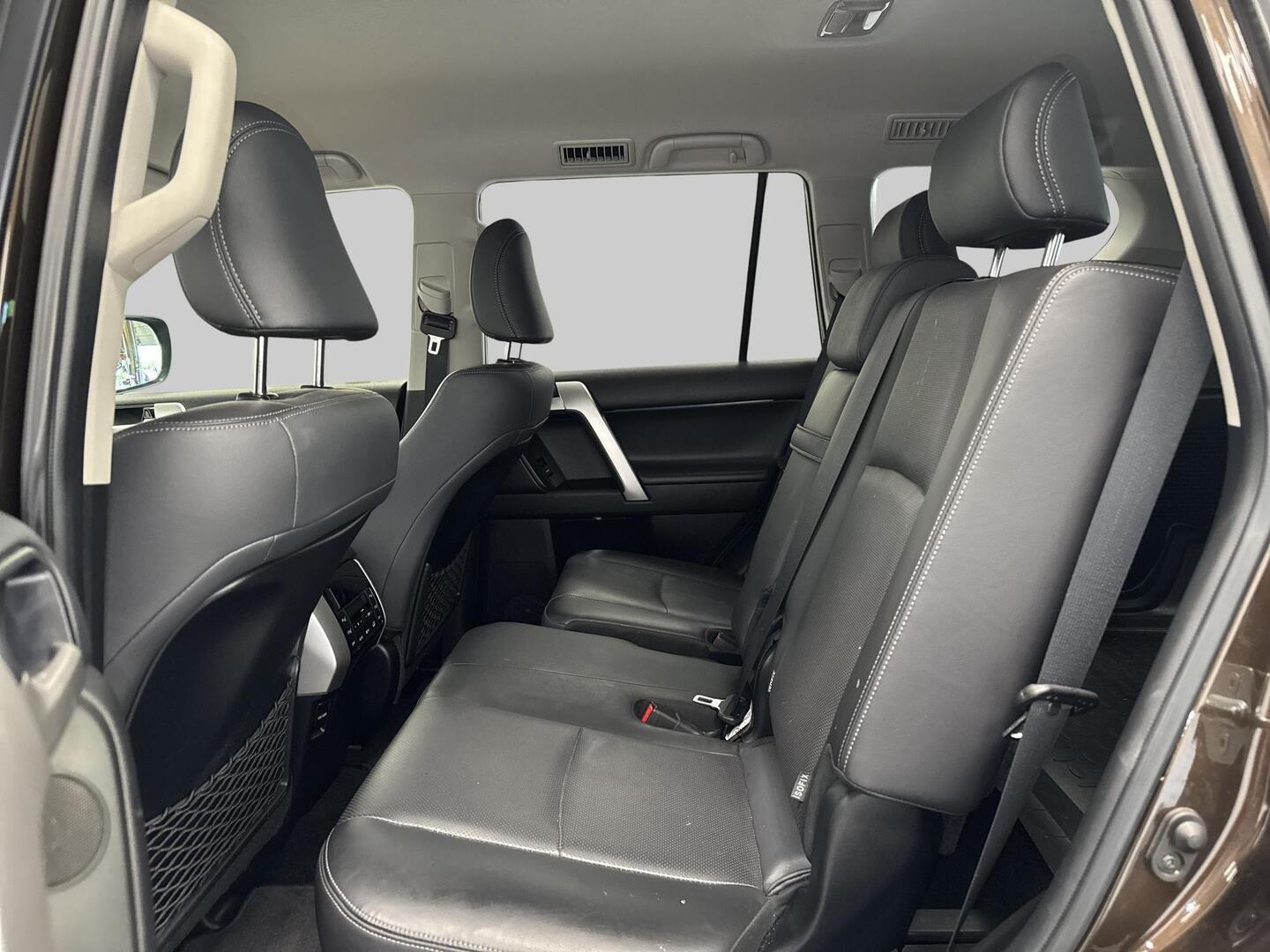 TOYOTA Land Cruiser 2018