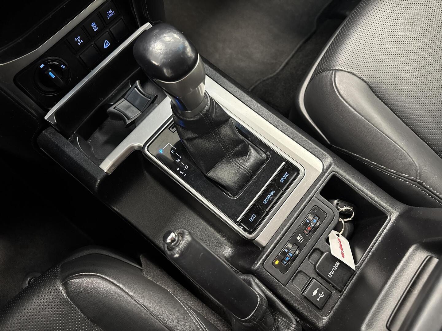 TOYOTA Land Cruiser 2018